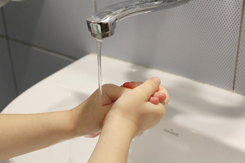 When to Potty Train and 4 Signs It’s Time to Ditch the Diapers